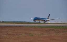 Máy bay Boeing 787 đã đáp thành công xuống sân bay Long Thành