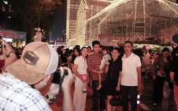 Thợ chụp ảnh ở nhà thờ Đức Bà Sài Gòn 'đắt show' thời 4.0