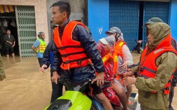 Giao lưu cùng người liều mình cứu dân trong lũ dữ