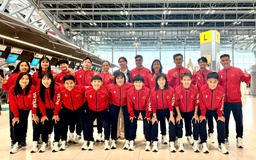 Futsal nữ Việt Nam rạng rỡ về nước sau tấm HCV lịch sử, HLV Đình Hoàng nói lời gan ruột