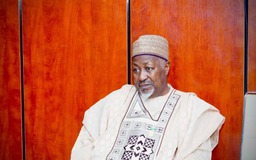 Bộ trưởng Quốc phòng Nigeria từ chức sau vụ bắt cóc hàng loạt học sinh