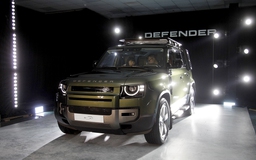 Huyền thoại off-road Land Rover Defender mới về Việt Nam, giá từ 5,1 tỉ đồng