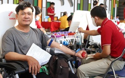 'Chưa có cuốc', tài xế xe công nghệ tranh thủ hiến máu cứu người