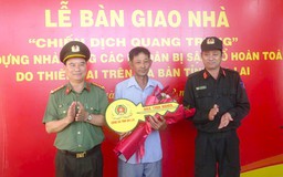 Công an Gia Lai bàn giao 2 căn nhà đầu tiên trong 'Chiến dịch Quang Trung'