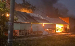 Tây Ninh: Cháy xưởng gỗ do dùng pin sạc điện thoại dự phòng