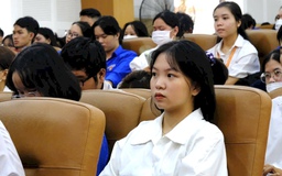 Thêm trường đại học 'đưa tiếng Anh thành ngôn ngữ thứ hai'