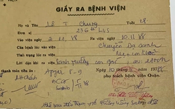 Tờ giấy ra viện được người mẹ giữ suốt 37 năm