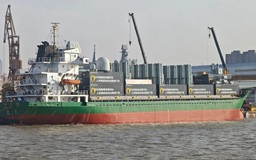 Xuất hiện tàu chở hàng Trung Quốc chất đầy bệ phóng tên lửa