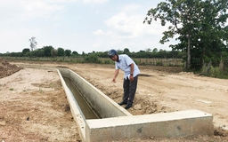 Thủy lợi ngàn tỉ đầy nước, ruộng vẫn khát