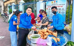 Chứng kiến người dân khám bệnh với túi tiền trống rỗng, chàng trai làm điều bất ngờ...