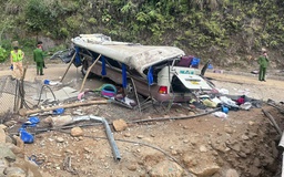 Nguyên nhân xe chở đoàn thiện nguyện bị lật làm 9 người chết ở Lào Cai