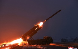 Ông Kim Jong-un thị sát tập trận tên lửa hành trình chiến lược