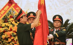 Đại tướng Phan Văn Giang trao Huân chương Bảo vệ Tổ quốc hạng nhất cho Quân khu 7