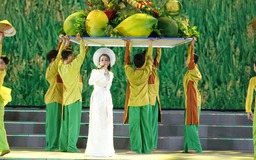 Cẩm Ly tái xuất, NSƯT Như Huỳnh xúc động khi trình diễn trước khán giả Cần Thơ