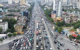 Người đổ về quê nghỉ tết Dương lịch 2026, cửa ngõ Hà Nội ùn tắc