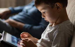 Cảnh báo rối loạn lo âu ở tuổi teen khi dùng thiết bị điện tử sớm