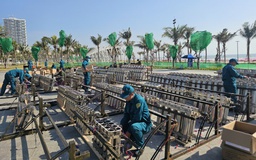 Hơn 100 người lắp đặt 500 quả pháo hoa tầm cao đón năm mới ở Bãi Sau