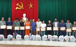 CBCNV Đội Quản lý điện Đồng Xuân dũng cảm cứu 06 người trong đợt lũ lịch sử