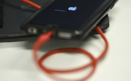 Bỏ thói quen sạc qua đêm để kéo dài tuổi thọ pin điện thoại