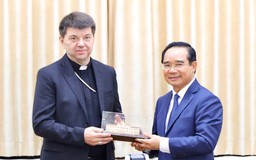 Chủ tịch UBND TP.HCM tiếp đại diện thường trú Tòa thánh Vatican tại Việt Nam