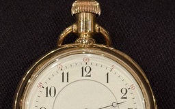 Đồng hồ vàng của cặp đôi nổi tiếng trên tàu Titanic được bán 60 tỉ đồng