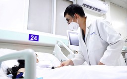 2 cô gái sống sót trong vụ cháy quán ăn kể về giây phút nhảy lầu