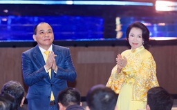 Gia đình tỉ phú Phạm Nhật Vượng cùng xuất hiện trong lễ trao giải VinFuture 2025