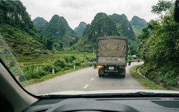 3 cách tài 'già' sử dụng ngôn ngữ đèn xi-nhan thay cho lời cảnh báo