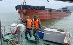 Tàu hàng 1.500 tấn gặp sự cố hỏng máy trôi tự do ở vịnh Đà Nẵng