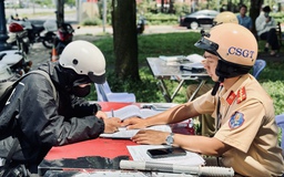 Chạy xe máy không bằng lái: Vì sao người bị CSGT phạt 3 triệu, người 7 triệu?