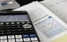 Máy tính bỏ túi vẫn 'sống khỏe' giữa kỷ nguyên smartphone và AI