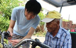 TP.HCM nghĩa tình: Cậu học sinh tuổi teen từ Mỹ làm dự án nhân ái