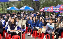 Một trường ĐH lấy ngữ văn là môn chính trong tất cả các tổ hợp xét tuyển