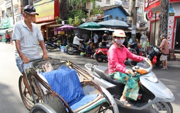 Tuổi già mưu sinh: Thương 'bác tài' cao tuổi khắc khoải cuốc xe nhọc nhằn