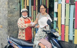 TP.HCM nghĩa tình: Duyên lành vợ chồng 'đũa lệch' tặng bánh mì chay 0 đồng