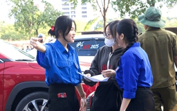 Nhiệt tình hỗ trợ thí sinh thi đánh giá năng lực