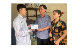 Tặng học phí cho học sinh khó khăn