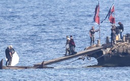 Tom Holland, Anne Hathaway sánh đôi trên biển trong 'The Odyssey'