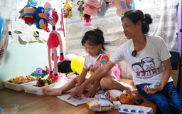 Bà ngoại thất nghiệp chăm cháu mồ côi ở TP.HCM: Mong có mái ấm cưu mang