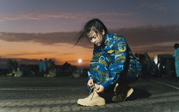 Cô gái nhảy dù từ độ cao 800 m, đón sinh nhật trên bầu trời