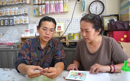 TP.HCM nghĩa tình: Chuyện đời, chuyện nghề của Thúy Vi giúp người khuyết tật
