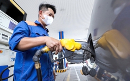 Giá xăng dầu giảm mạnh, cơ hội lớn kích cầu nội địa