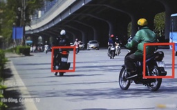 Hà Nội: Xe máy vượt đèn đỏ, đi ngược chiều bị phạt nguội