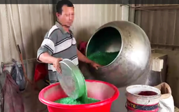 Hình ảnh rợn người trong các xưởng làm thuốc giả Hình ảnh rợn người trong các xưởng làm thuốc giả