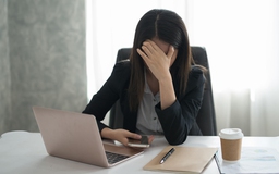 Cười ra nước mắt chuyện lương nhân viên bảo hiểm mỗi tháng mua được một lượng vàng