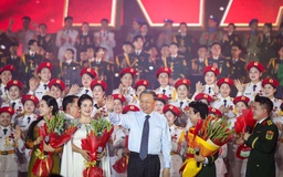 'Đất nước trọn niềm vui' do Quân ủy Trung ương tổ chức ấn tượng ở TP.HCM