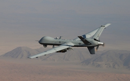 Houthi tuyên bố bắn hạ MQ-9, tiếp tục tấn công 2 tàu sân bay Mỹ