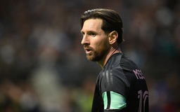 Cử chỉ gây sốt của Messi: Điều gì đã xảy ra, vệ sĩ riêng đang ở đâu?