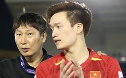HLV Kim Sang-sik đau đầu trước trận gặp M.U