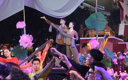 Hàng ngàn diễn viên, nghệ sĩ và người dân 
tham gia 'Vũ hội khăn rằn'